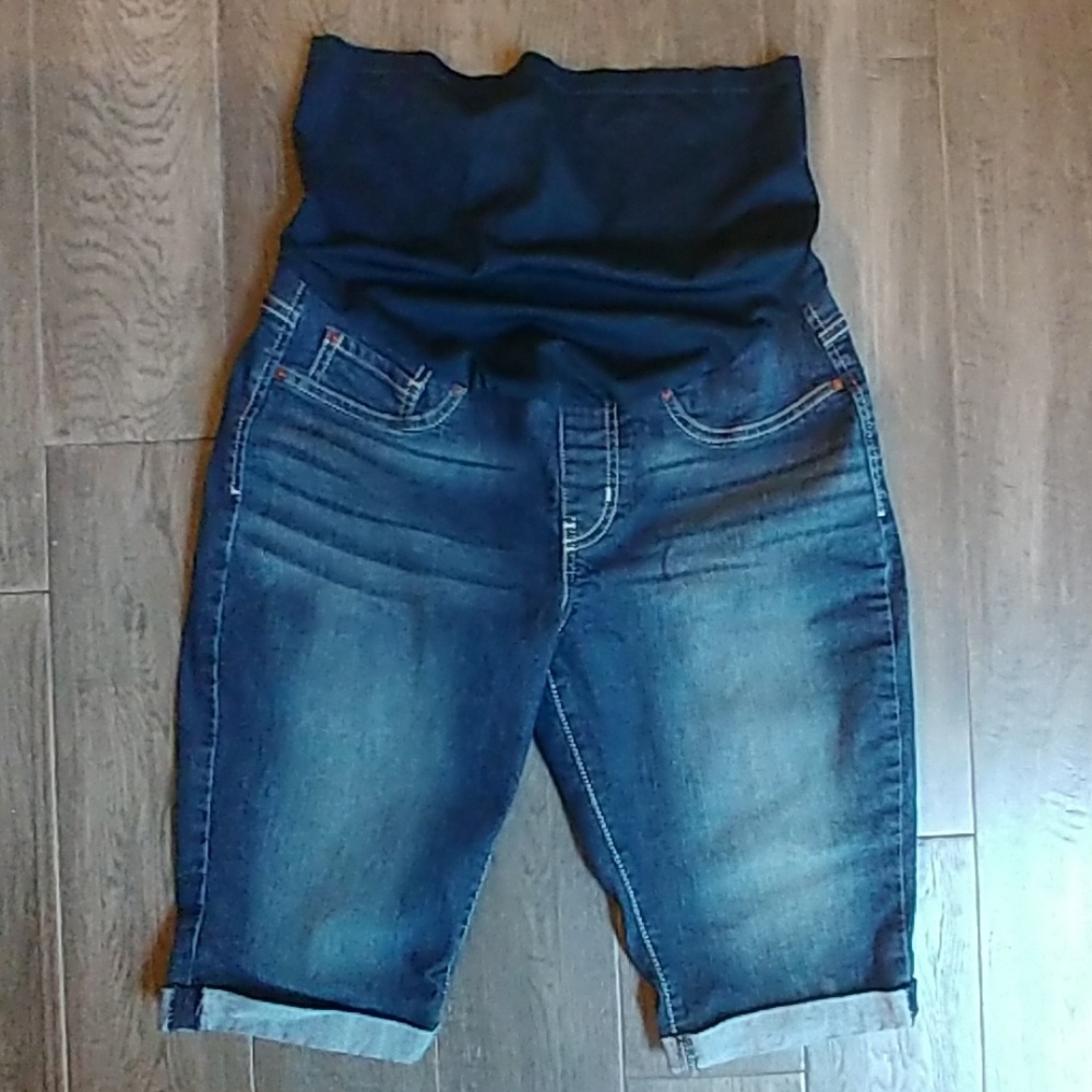 Maternity short